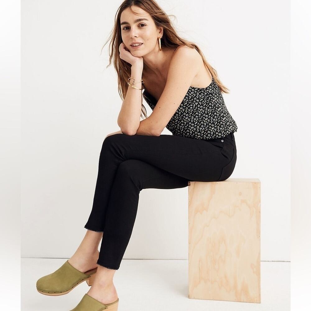 Madewell 9” High-Rise Black Skinny Crop Jeans with Raw Hem—Size 26